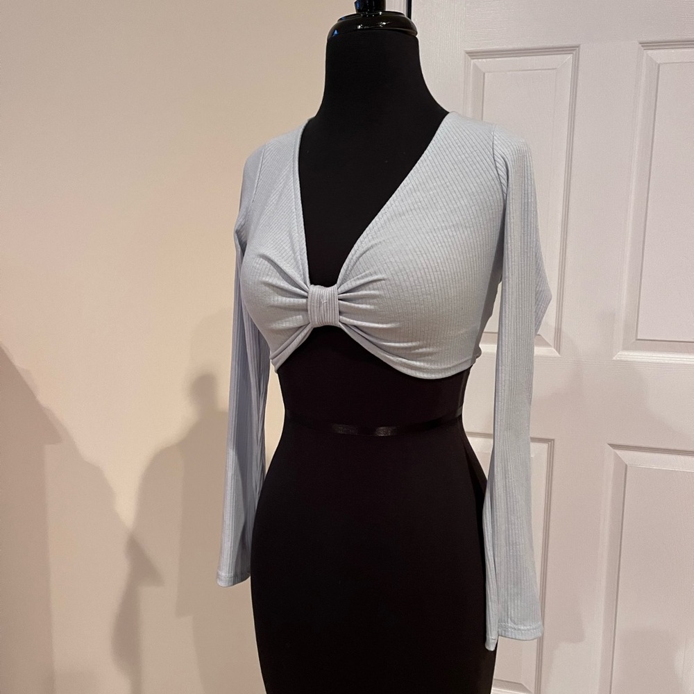 Cute, soft crop top. Looks great on!